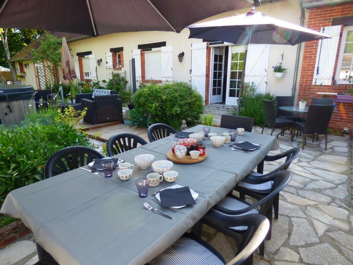 Chambres D'Hotes Les Muscaris Feins-en-Gatinais Luaran gambar