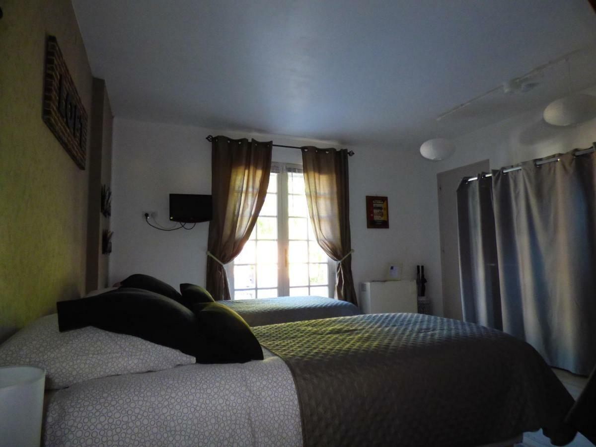 Chambres D'Hotes Les Muscaris Feins-en-Gatinais Luaran gambar