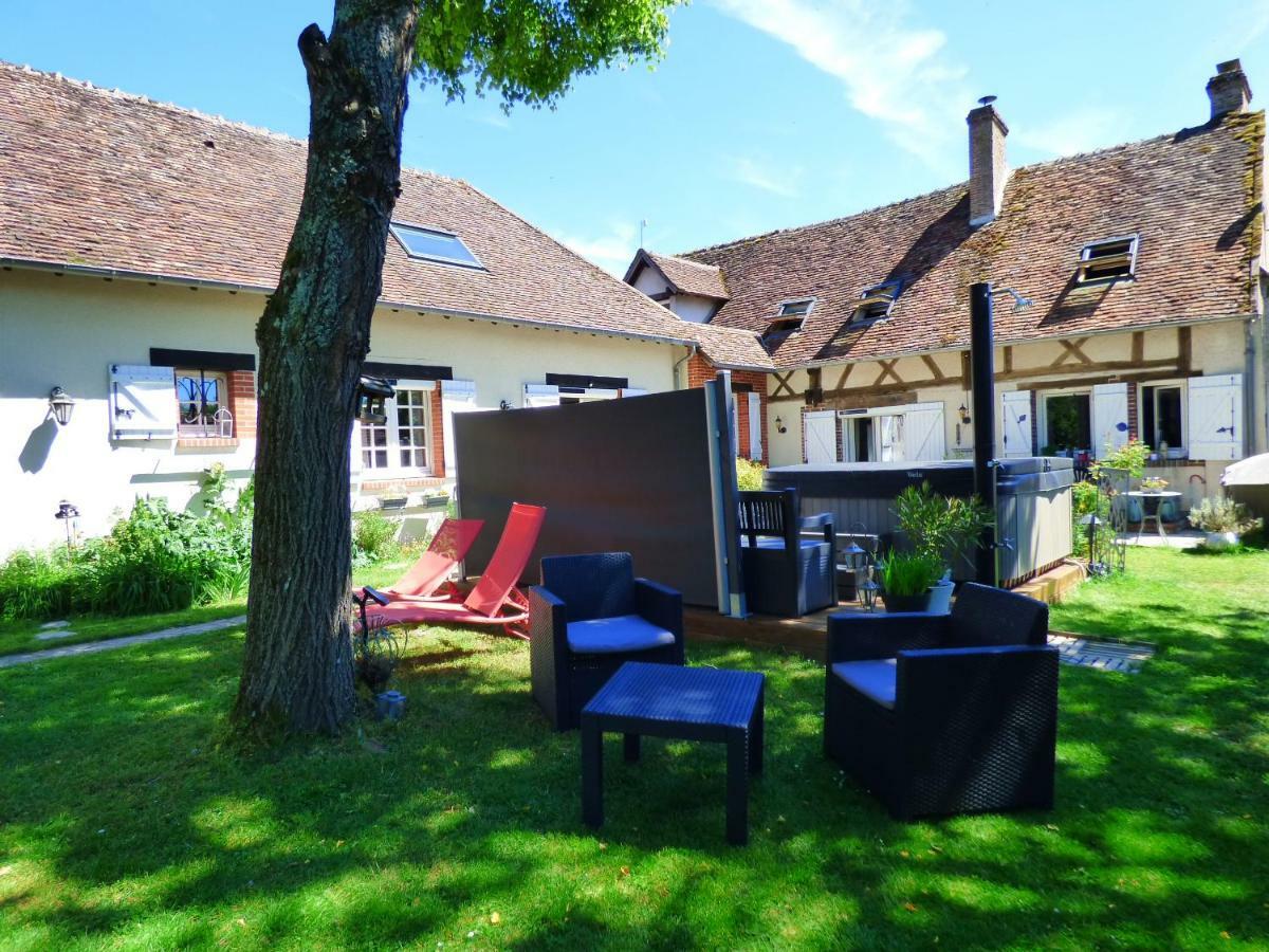 Chambres D'Hotes Les Muscaris Feins-en-Gatinais Luaran gambar