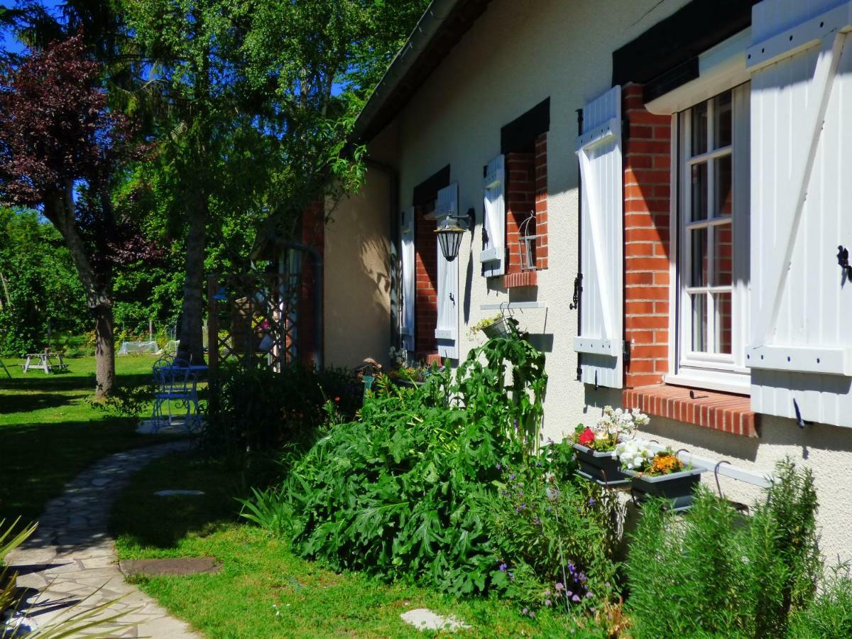 Chambres D'Hotes Les Muscaris Feins-en-Gatinais Luaran gambar